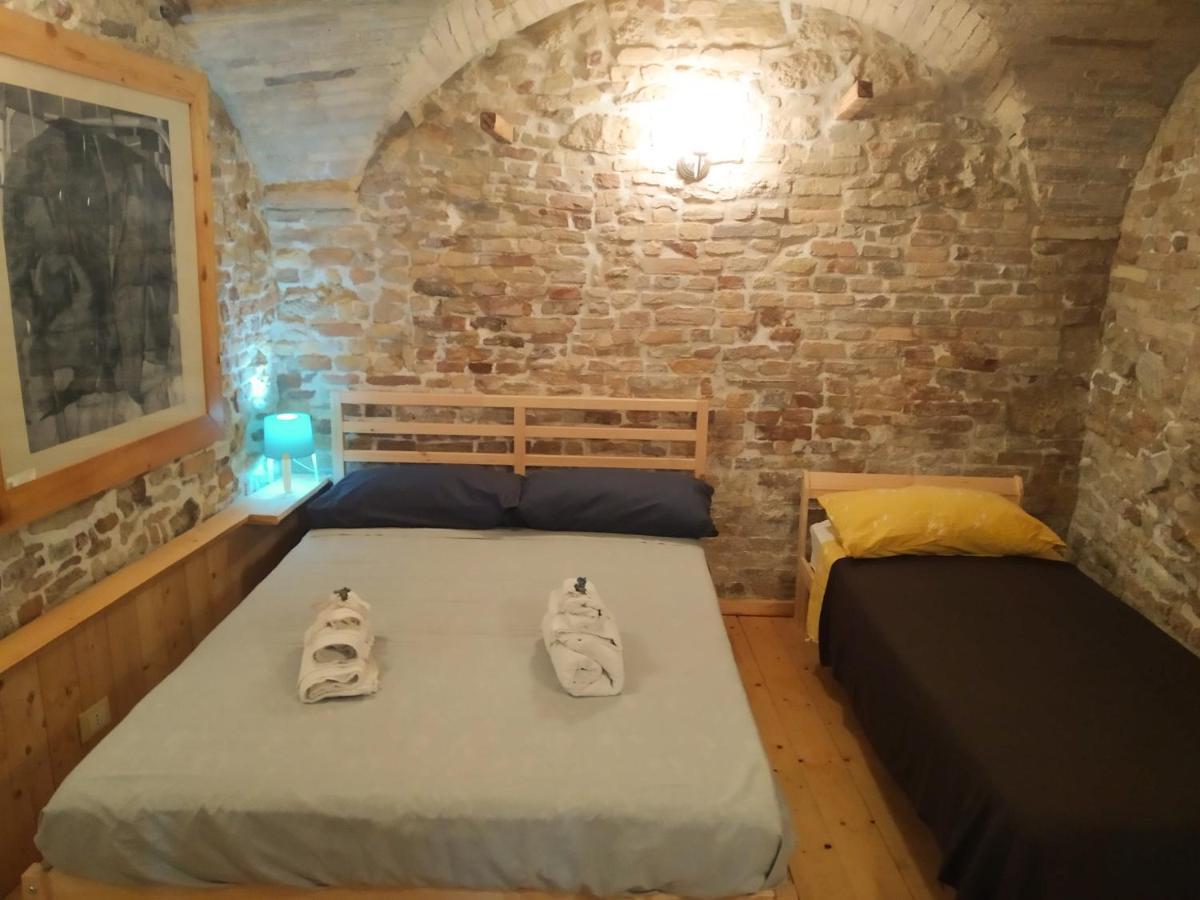 La Finestra Sul Cortile Bed & Breakfast Atri Bagian luar foto