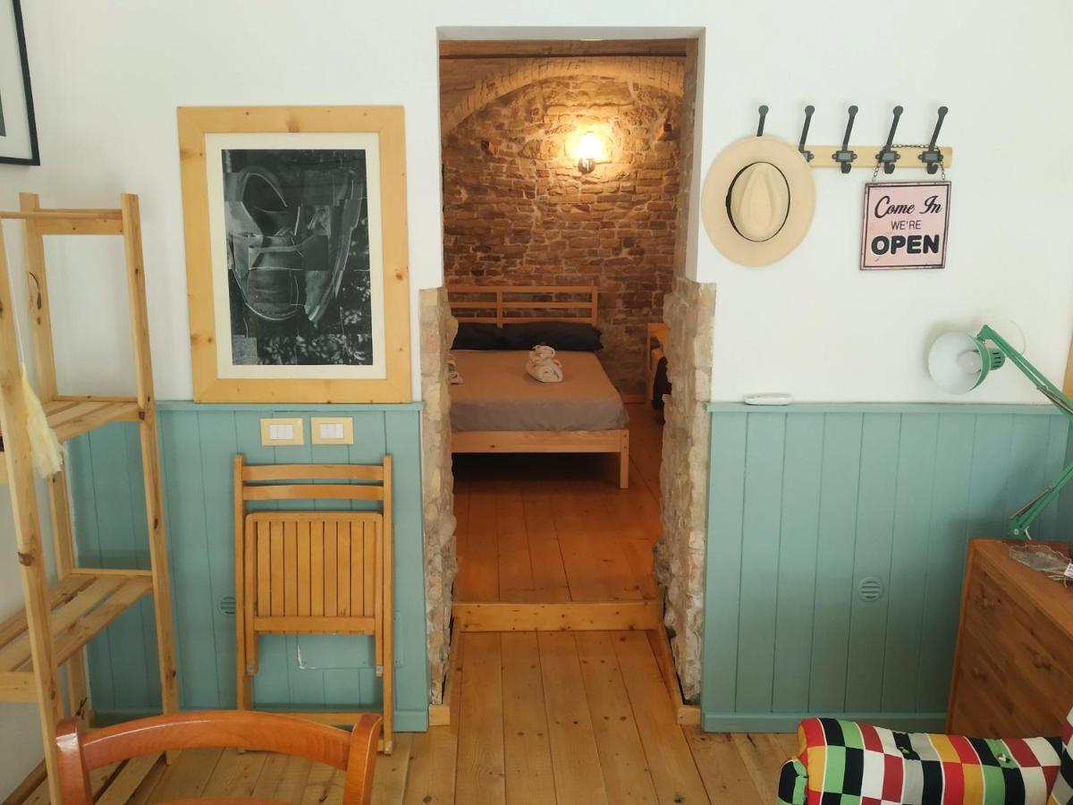 La Finestra Sul Cortile Bed & Breakfast Atri Bagian luar foto