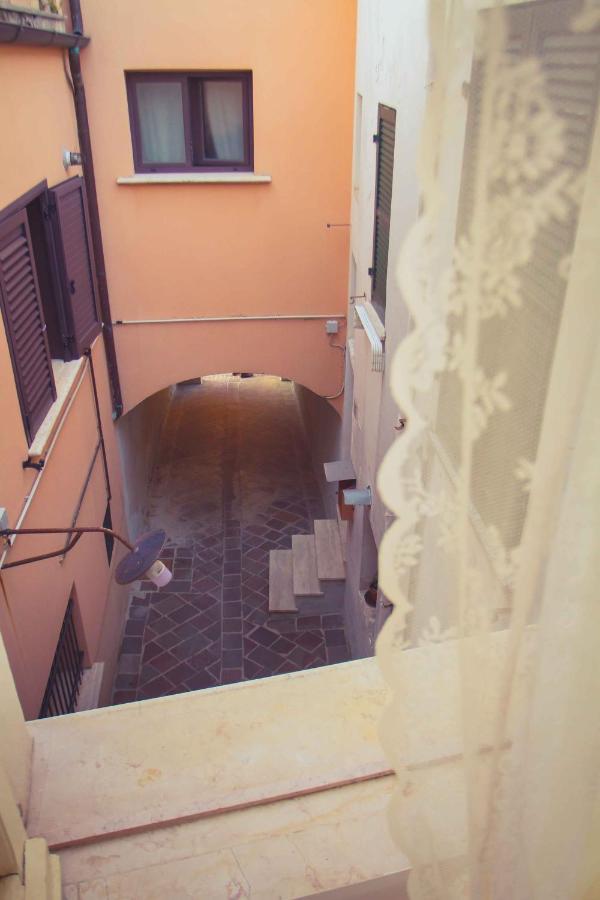 La Finestra Sul Cortile Bed & Breakfast Atri Bagian luar foto